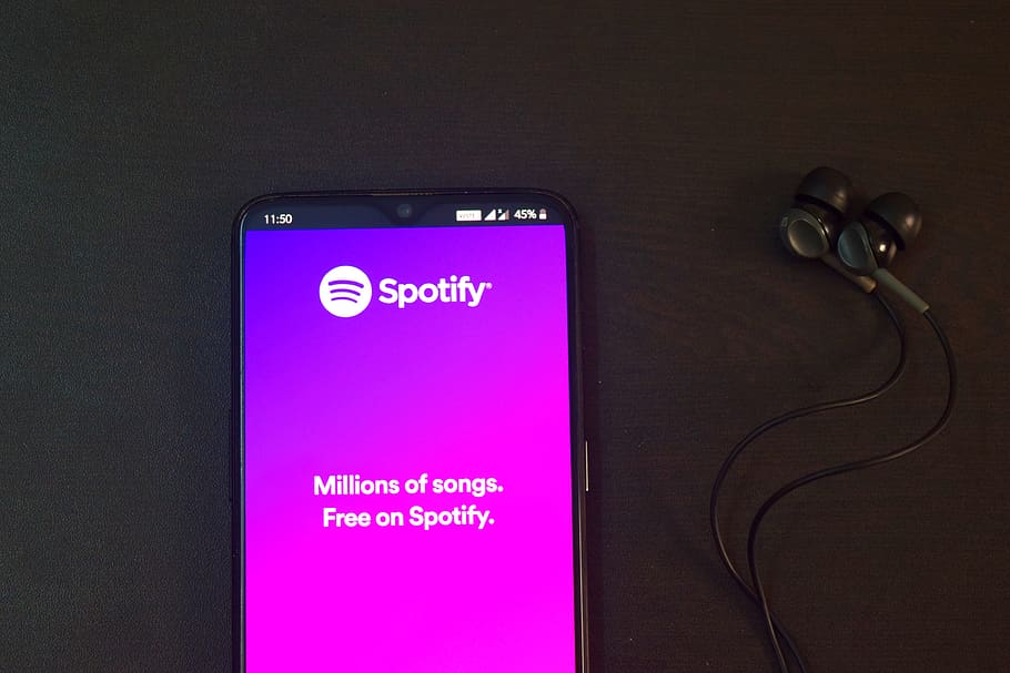 Spotify Podcast Ads : illustration de la technologie d'insertion d'annonces en streaming dans les podcasts