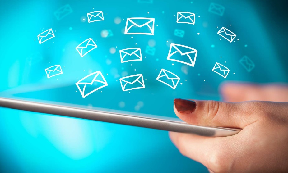 Cc et Cci : illustration des champs destinataires dans un email